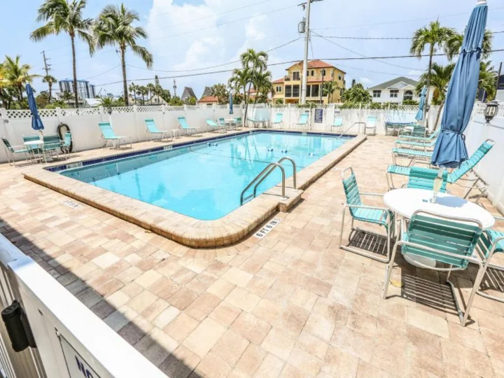 Smugglers Cove | Fort Myers Beach | Distinctive Beach Rentals Smugglers Cove | Fort Myers Beach | Distinctive Beach Rentals