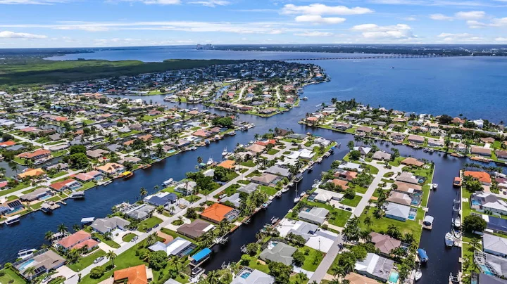Cape Coral Rentals - Vacation Homes | Distinctive Beach Rentals Cape Coral Rentals - Vacation Homes | Distinctive Beach Rentals
