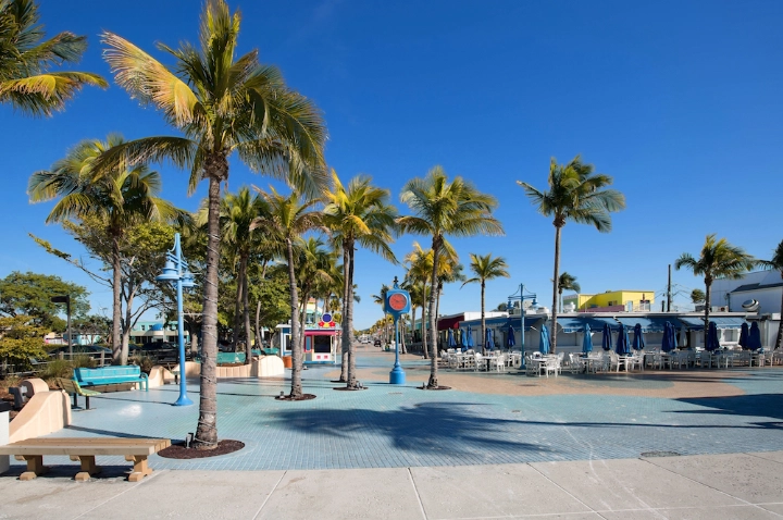 Discover Fort Myers | Distinctive Beach Rentals | City of Palms Discover Fort Myers | Distinctive Beach Rentals | City of Palms