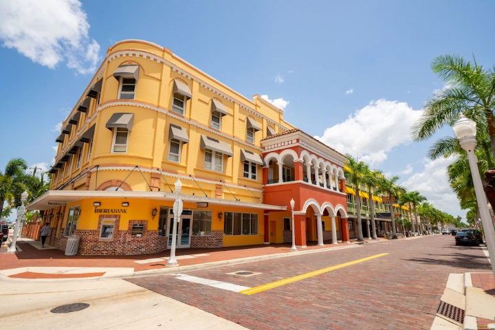 Discover Fort Myers | Distinctive Beach Rentals | City of Palms Discover Fort Myers | Distinctive Beach Rentals | City of Palms
