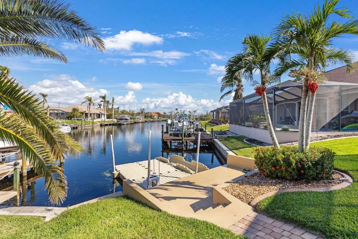 Cape Coral | Distinctive Beach Rentals | A VTrips Experience Cape Coral | Distinctive Beach Rentals | A VTrips Experience